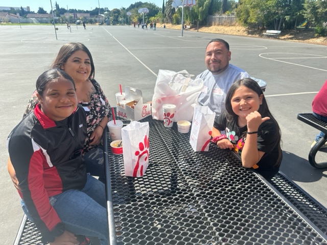 LisaLisalew's tweet photo. @sheldoninnovate Family Picnic Day was a BLAST! Thank you to our amazing families for coming out and having lunch with us today! #SheldonPRIDE https://t.co/jzhDPwK6Cp