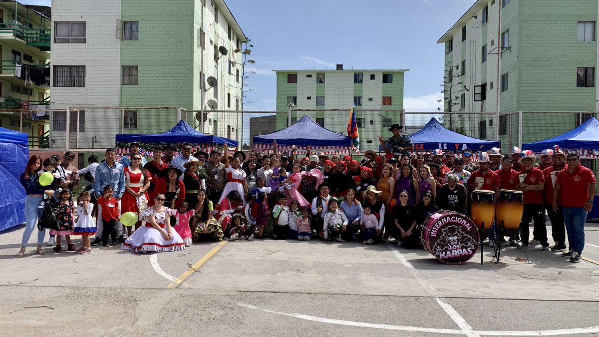 fptUNAP's tweet photo. ¡Viva Chile! 🇨🇱

Con nuestros amigos de @MDSTarapaca y de la @unapcl ayer  dimos por iniciada la semana de la chilenidad y aniversario patrio con una gran ramada 🫶🏻, instancia donde representamos a todo nuestro país con sus bailes, juegos y comida tradicional 🤍💙❤️ https://t.co/TLWwKuZjGz