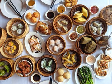 Jason's tweet photo. Hosting Dim Sum DEMO DAY for VCs, angels, &amp; LPs in NYC on Tuesday, September 26

100 of the most interesting capital allocators are coming... and I have ~20 seats left  

Great food, friends, ample networking time, &amp; meet my newest 20 investments! 

demoday@launch.co to apply https://t.co/XIe7jnfoJ1