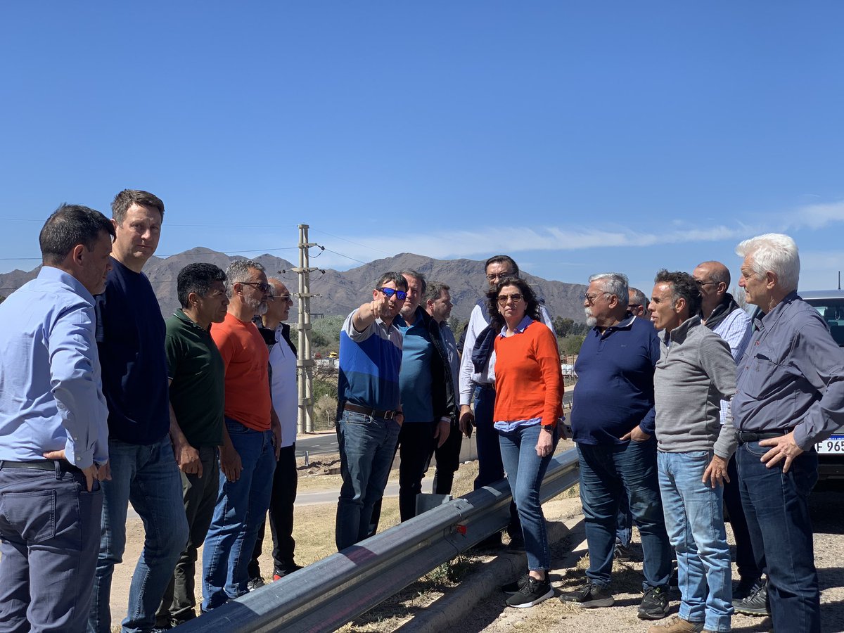 patriciogok's tweet image. En #SanLuis junto a @ealbri1 Victor Farre y los Jefes de los distritos de #BahiaBlanca #Catamarca #Corrientes #LaPampa #LaRioja #Neuquen y #Misiones visitamos la obra de la circunvalación a la ciudad de San Luis 

Una #ArgentinaGrande es con Obra Pública