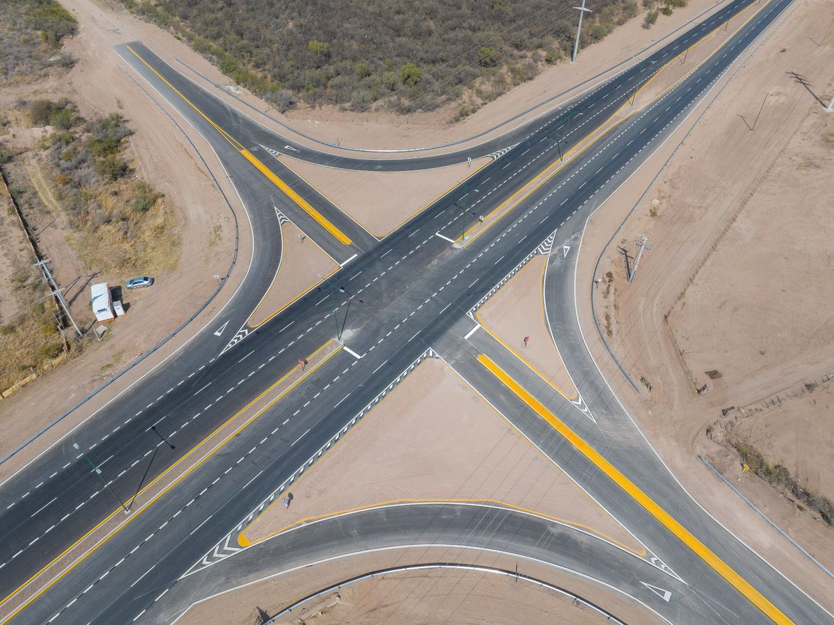 patriciogok's tweet image. En #SanLuis junto a @ealbri1 Victor Farre y los Jefes de los distritos de #BahiaBlanca #Catamarca #Corrientes #LaPampa #LaRioja #Neuquen y #Misiones visitamos la obra de la circunvalación a la ciudad de San Luis 

Una #ArgentinaGrande es con Obra Pública