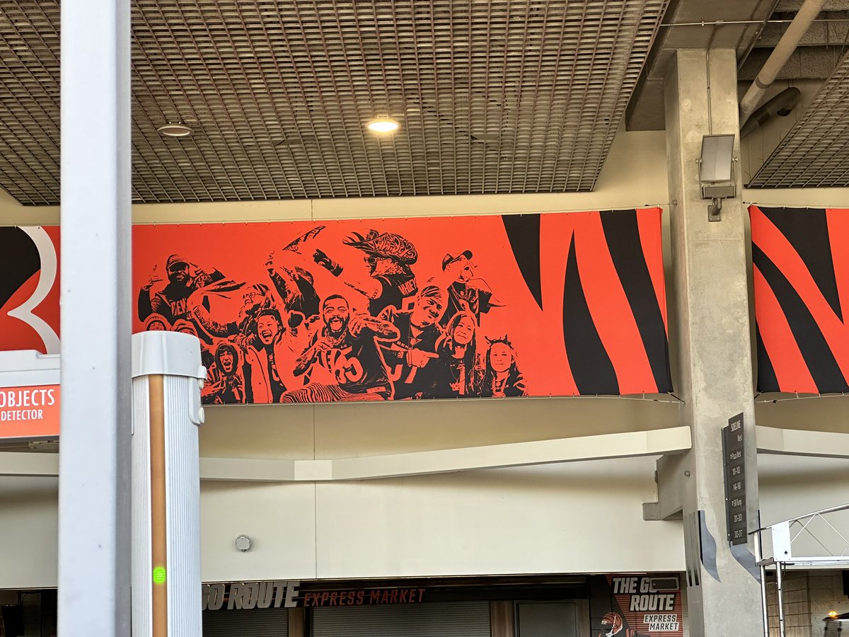 TheRealMathryn's tweet image. It’s that time of year again!  Great to be back! 🧡🖤  Got to even peek at Gate A where our family pic is on the banner. #blessed