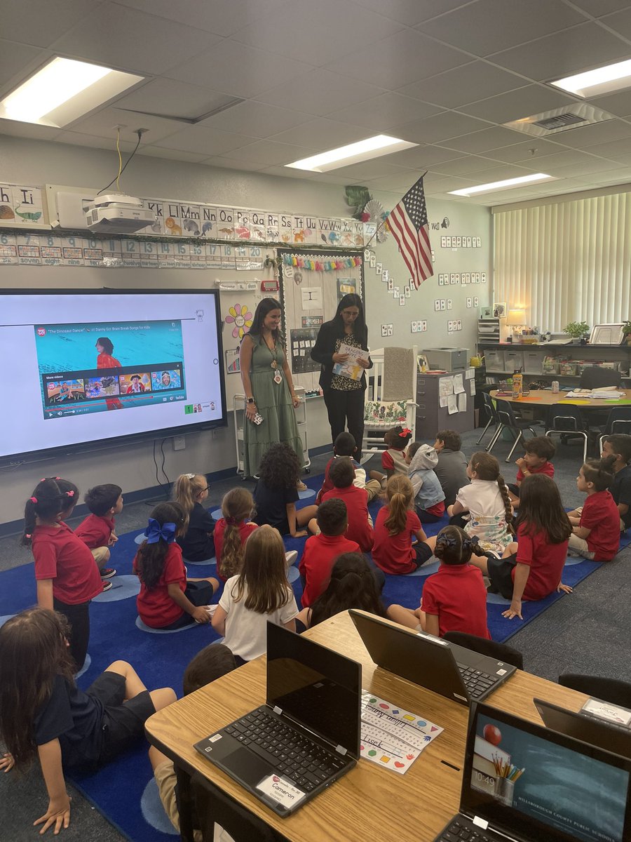 CannellaElem's tweet photo. We had lots of special visitors this week! Ms. Nadia Combs, School Board Chair, read to a Kindergarten class💙 and Cannella grandparents joined us for our Grandparents Breakfast ❤️! #SOARingComets https://t.co/hwPNz6qjik