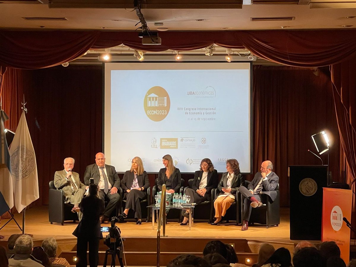 ¡Gracias por la invitación a ECON 2023! 🙌

Esta semana participé de la Mesa "El futuro profesional de nuestro Graduados" junto a <a href="/Cati_Alberto/">Catalina Alberto</a> (UNC), <a href="/MoiraCarrio/">Moira Carrio 🌾</a> (UNNE), <a href="/LilianaDillon/">Liliana Dillon</a> (UNL), Alejandro Martínez (UNLAM), <a href="/esthercastro66/">Esther Castro</a> (UNMdP) y <a href="/RicardoPahlen/">Ricardo Pahlen Acuña</a> (<a href="/UBAeconomicas/">Facultad de Cs. Económicas UBA</a>)