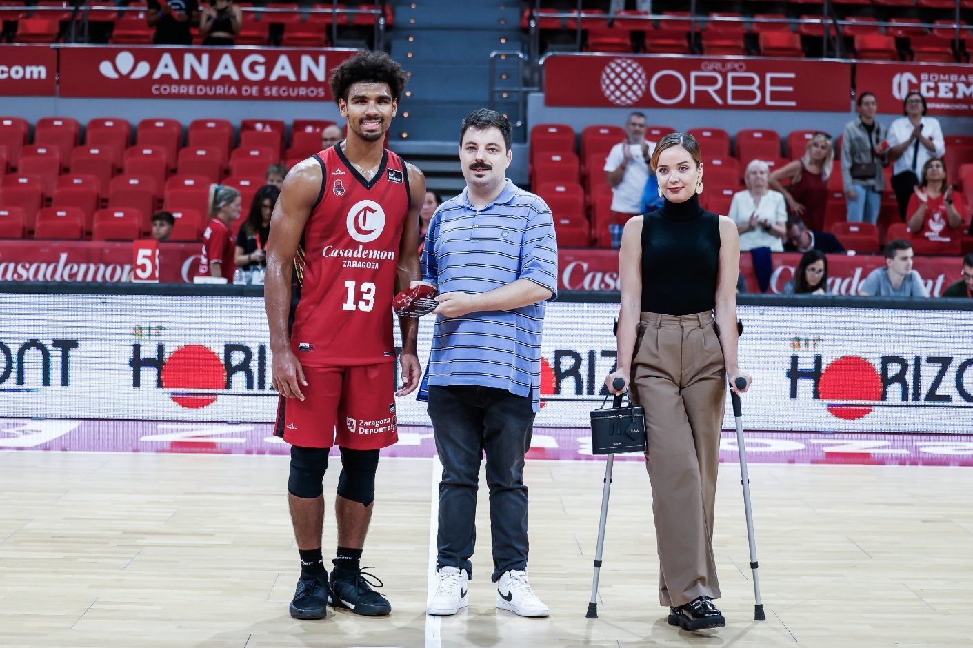 Mark Smith recogió el premio a mejor jugador del partido.