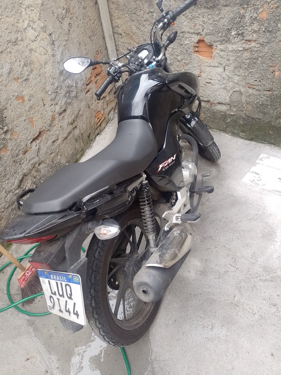 Acabaram de levar meu sonho aqui na porta da empresa quem puder compartilhar vai ajuda muito 😭😭🤬