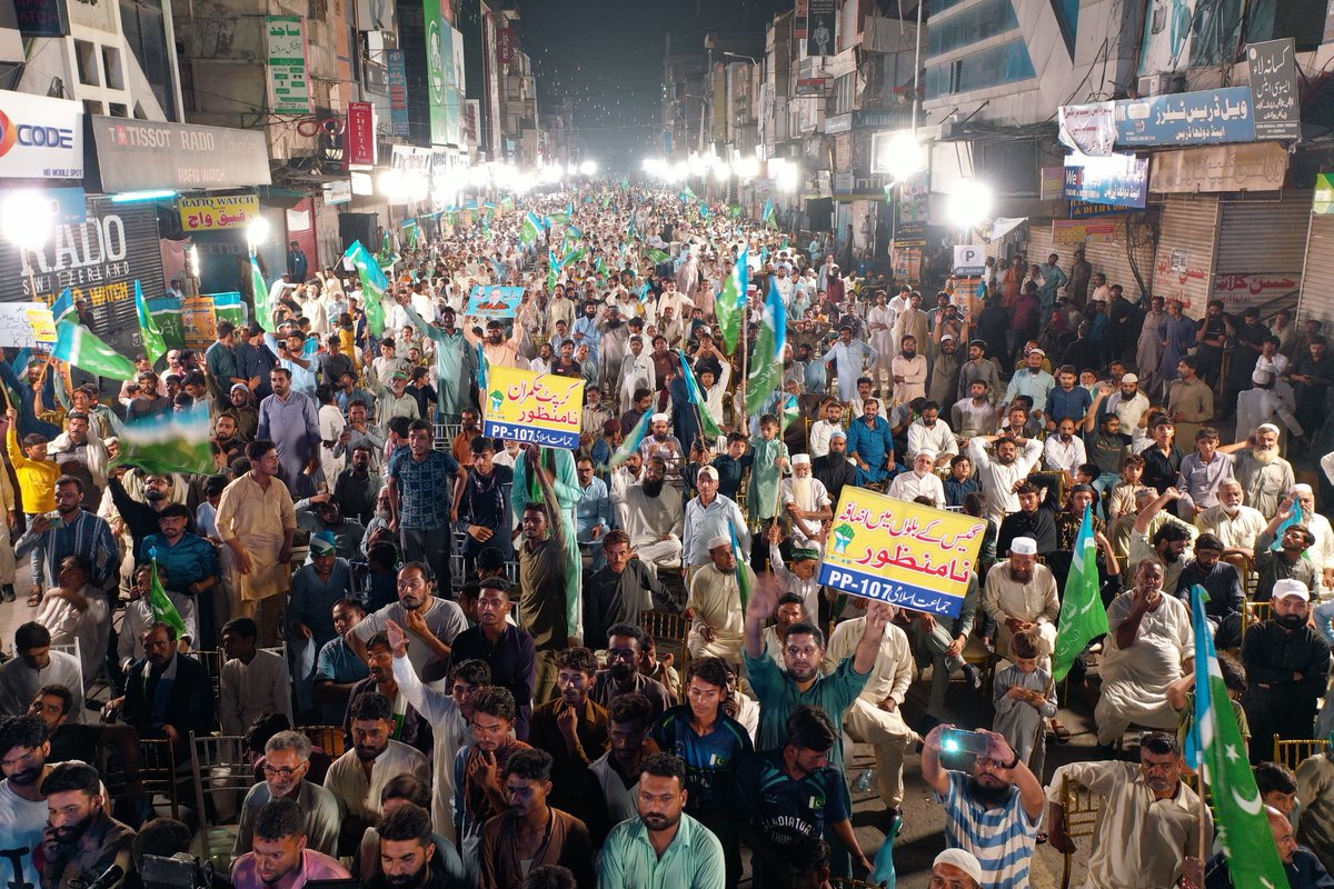 JIPOfficial's tweet photo. فیصل آباد: جماعت اسلامی کے مرکزی نائب امیر لیاقت بلوچ پیٹرول ڈیزل کی قیمت اور بجلی کے بلوں میں ظالمانہ اضافے اور جان لیوا مہنگائی کے خلاف گھنٹہ گھر چوک میں گرینڈ یوتھ کنونشن سے خطاب کر رہے ہیں۔
#JIPowerShow_Fsd https://t.co/EC9FjLufyQ