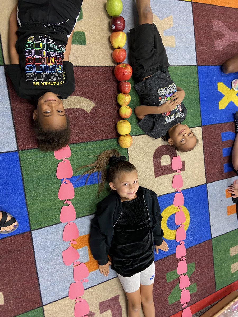 StaceyClancyMBE's tweet photo. Ten Apples Up On Top! @HumbleISD_MBE #mbeisfamily #nextkidup https://t.co/xnO12hZ0dM