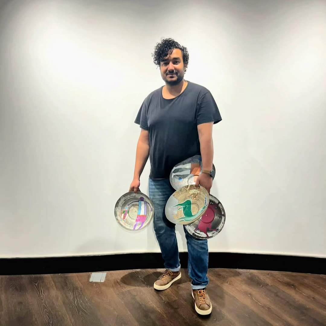 . 
في إنتظاركم بكرة السبت الموافق ١٦ سبتمبر ٢٠٢٣، في افتتاح معرض "حَي | Vivid" من الساعة ٧ مساءًا  للساعة ١٠ في @bibliothekartgallery  في أركان بلازا، الشيخ زايد.
المعرض مستمر حتى يوم ١٣ أكتوبر ٢٠٢٣، ومواعيد الزيارة يوميًا من الساعة ١٠ صباحًا إلى الساعة ١٠ مساءًا.
تنورونا.