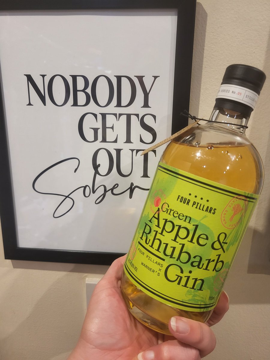 Laura - StorryTellingGinAndTonic tweet media