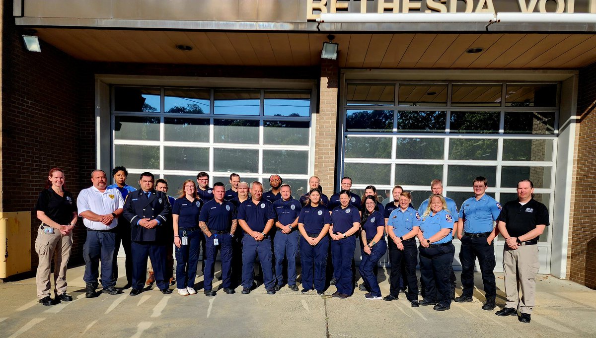 NEMSMAnews's tweet photo. Congratulations to the 23 EMT, AEMT, and Paramedics representing Fire and EMS agencies in North Carolina (Durham County EMS, Durham Fire Department, Guilford County EMS, Lebanon VFD)
#EMS #Paramedicine #FTO #EMSFTEP #FTEP #NEMSMA #leadership #staffdevelopment #training https://t.co/Njon2gydOe