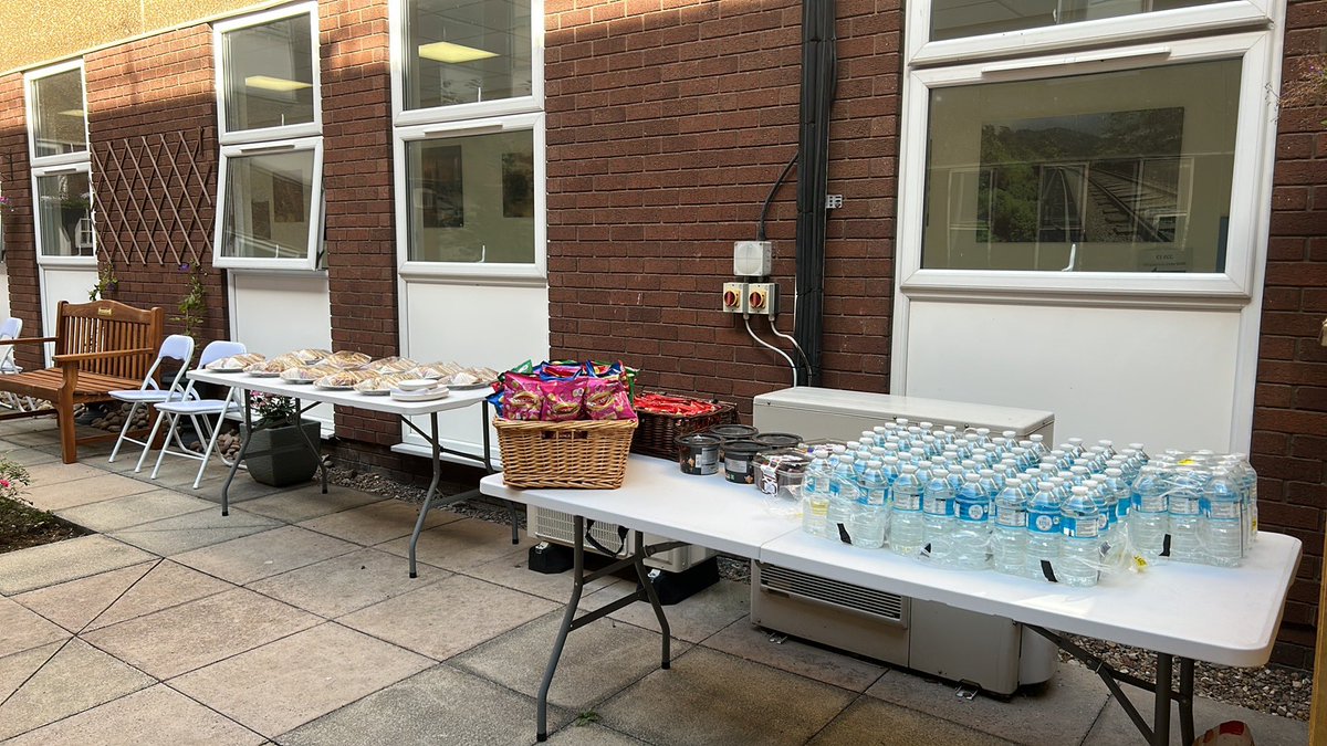 ItuRehabDPOW's tweet photo. Brilliant lunch in the Rehab garden with the #Right2Rehab delegates on Wednesday  … great to share our story so far and what can be done to help get our patients outside! You’re all #RehabLegends #teamworkmakesthedreamwork https://t.co/1bVVDr6b84