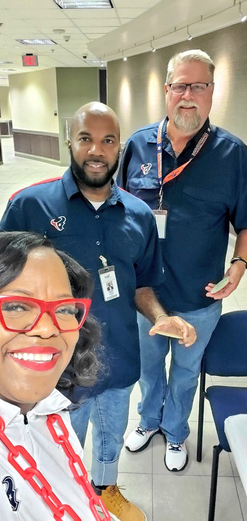 vsspille2's tweet photo. Our Alief Ad building family understood the assignment. It's Texan's Day in our district so win, lose, or draw, we're all in for our team. Let's get this win! @HoustonTexans
#AliefISD #AliefPride https://t.co/0AI08uw2cy