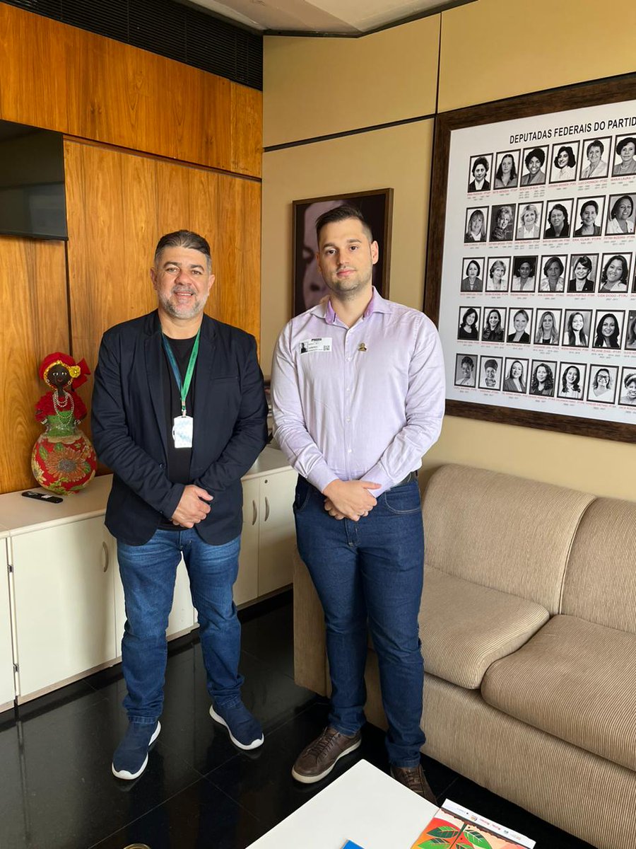 AprovadosINSS22's tweet photo. Hoje o Marcus, representante da comissão dos aprovados no concurso do INSS de 2022, esteve em reunião com Adilson Neves, assessor do Deputado Federal Zeca Dirceu. Na ocasião, o Marcus inteirou o assessor acerca do andamento da convocação dos mais de 2 mil aprovados excedentes no concurso, ressaltando a necessidade da recomposição da força de trabalho da autarquia, bem como quanto ao pedido realizado pelo INSS para que tal convocação ocorra. A comissão agradece o Adilson Neves e @zeca_dirceu, e conta com seu apoio nessa causa tão importante para a população mais vulnerável, que merece atendimento digno e humanizado no INSS, o que só é possível com a contratação de novos servidores.