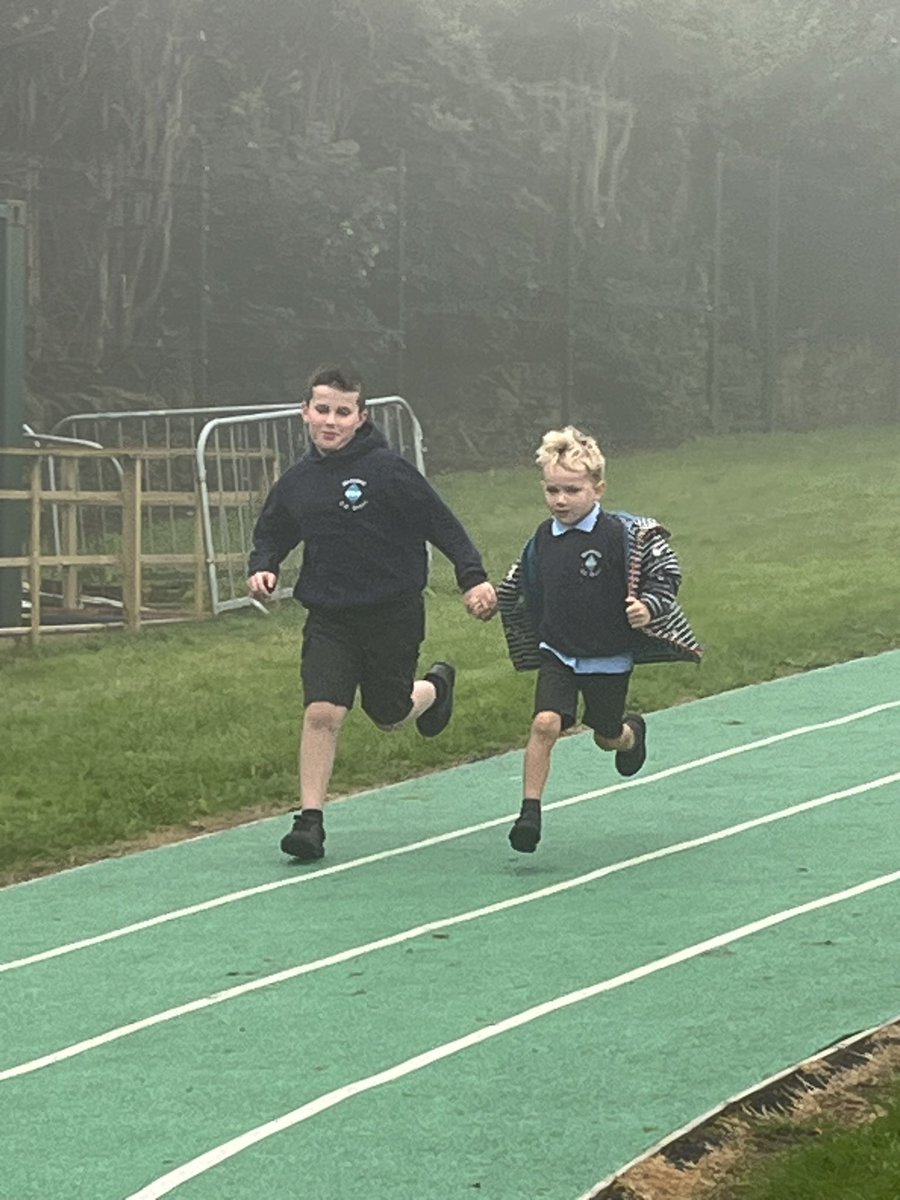 BarkiSchool's tweet photo. We had a lovely foggy daily mile with our buddies this morning. #wenurture #eyfs https://t.co/G379YF9mvP