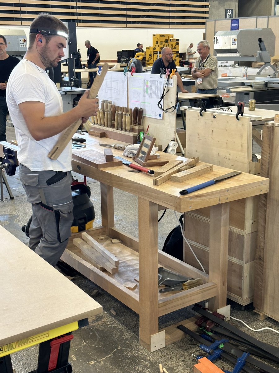 #worldskills à Lyon avec les DMES et les cordées de la réussite.
De belles découvertes ou redécouvertes pour nos jeunes dans le cadre de leur travail sur le parcours avenir !
Top 👍 <a href="/DSDEN_03/">DSDEN Allier</a> <a href="/acclermont/">Académie de Clermont-Ferrand</a> <a href="/education_gouv/">Ministère Éducation nationale</a>