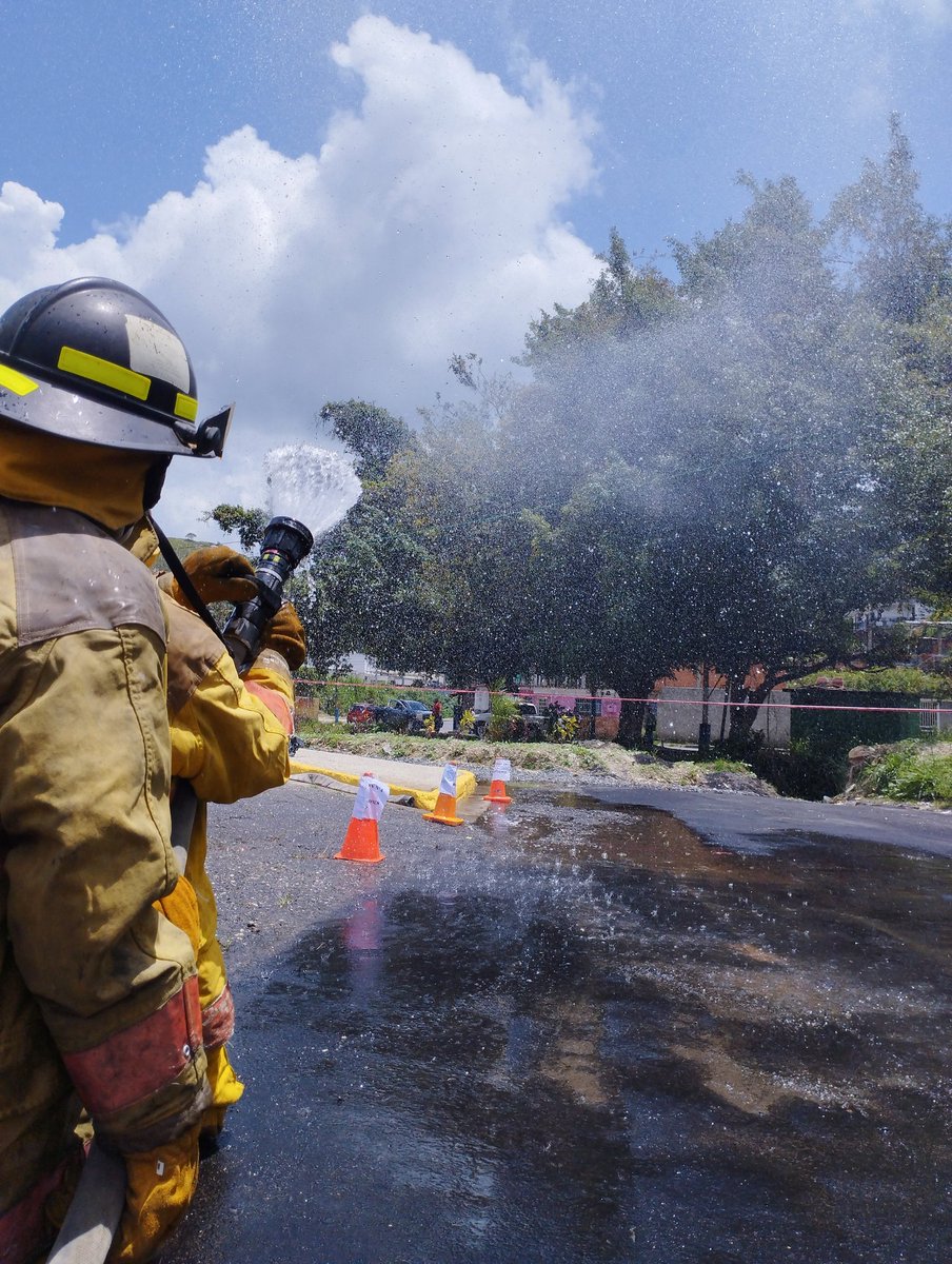 Así se desarrolla el entrenamiento en Bomberos de Miranda en el primer Simulador de fuego virtual en Latinoamérica y segundo de fuego real en Venezuela