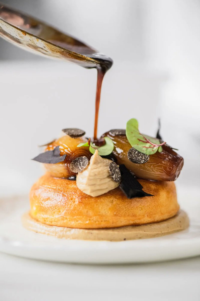 Nuestro experto crítico #gastronomia <a href="/ALBERTO_DELUNA/">ALBERTO DE LUNA</a> trae nuevos restaurantes a los q ir, como:
📌'Playing Solo' - Alta Cocina para 
8 comensales en Barrio De Malasaña dnd el chef te explica cada plato
¿Irías a probar este curioso concepto?
C/Manuela Malasaña 33