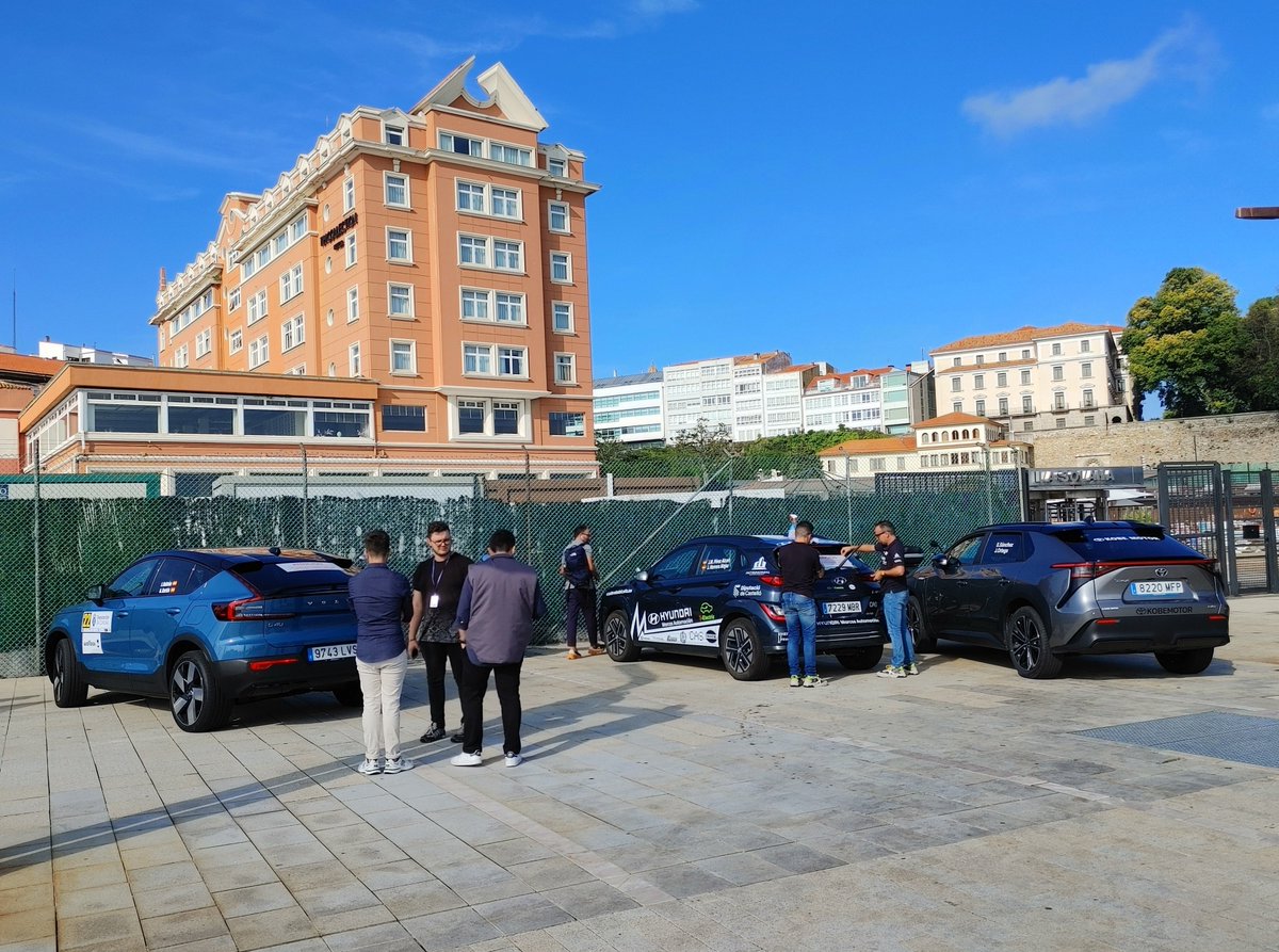 EloyTP's tweet photo. #Coruña - Ya están en el Parrote los coches 🔌 para disputar este fin de semana el @EcoRallyeCoruna 🚗🚙

#EcoRallyeCoruna 🏁 https://t.co/3UPVhxhAN4