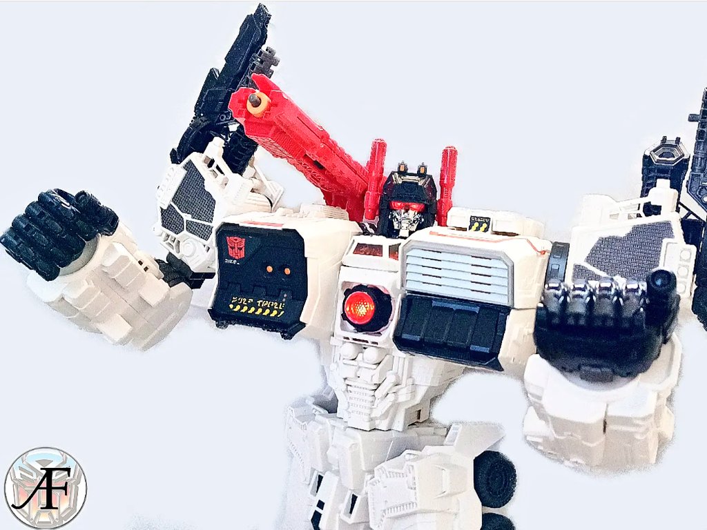 ArrowFyre's tweet photo. Metroplex heeds the call of the last Prime.
Generations Metroplex 📷
#Transformers #Generations #Thrilling30s #Metroplex #Titan #Autobot #TitanWars #CombinerWars #Citybot #Scamper #toyphotography https://t.co/qk5o6QU78b