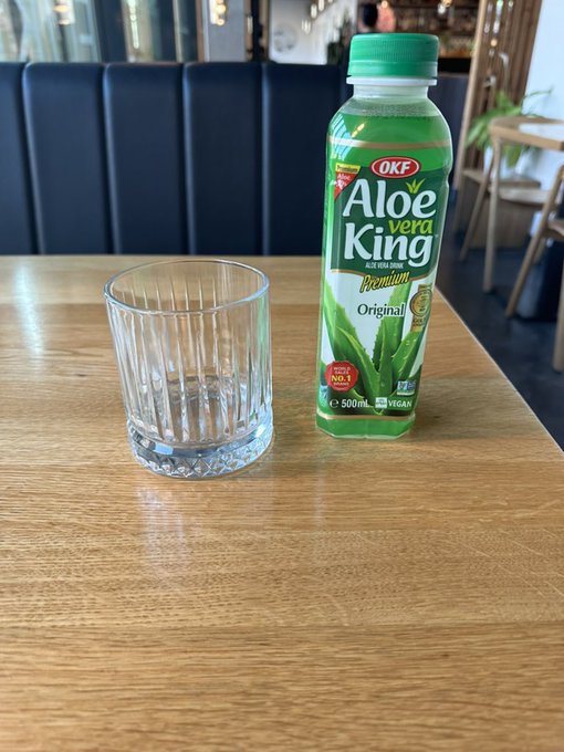 Jsem si v restauraci objednala aloe vera drink, ale toto jsem vazne necekala. https://t.co/gCQmm3F7j