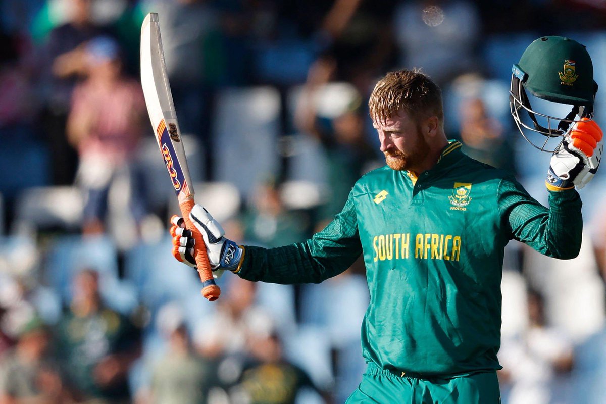 virendersehwag's tweet photo. What an innings, Heinrich Klaasen , first 25 balls 24 runs, next 58 balls 150.

The best hitting i have seen in a long long time.  #AUSvsSA https://t.co/wQQ5Ky79Sm