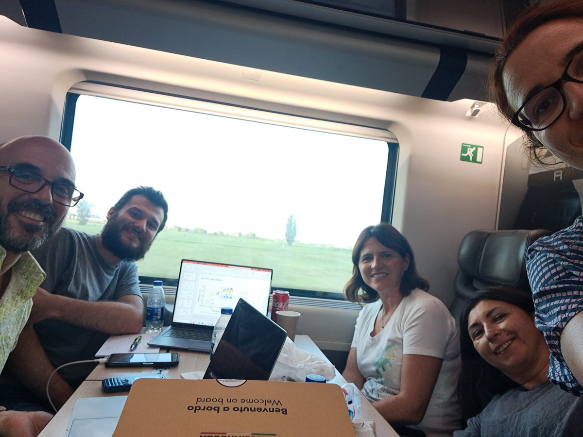 #science never stops 🤯 fruitful discussions on the way back from <a href="/EVItaSociety/">EVIta- Italian Society for Extracellular Vesicles</a> symposium