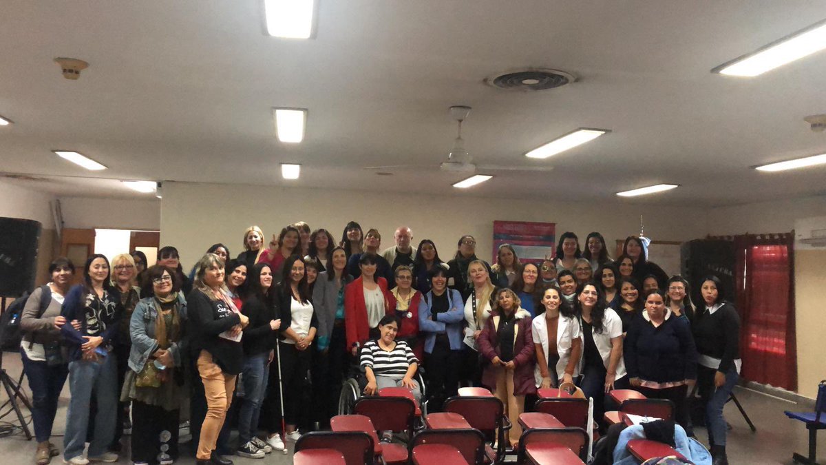 iiDienred's tweet photo. ¡¡Por más jornadas de avances en los derechos de las PcD!! ♿️💪

Ayer compartimos la Guía de Gestión Menstrual de La Luz de Frida en el Hospital de Moreno 🏥. https://t.co/leRWZ3txim