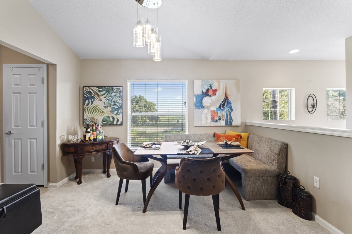 hommati163's tweet photo. 🏡 This 3 bed, 2 bath corner unit in Riverview, FL, is a gem with no rear neighbors and lots of natural light. The kitchen is a dream, and the primary suite is spacious. Wake up to water views! Listed at $320,000. #RiverviewHomes #RealEstate #FloridaLiving https://t.co/oxncJN8Da0