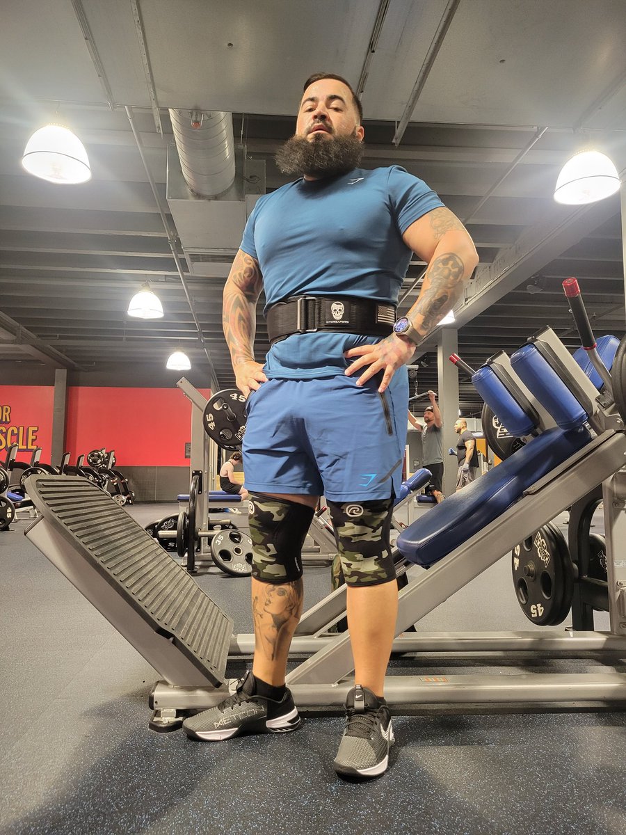 TVirus184's tweet photo. #dadbod #dilf #fatbutfit https://t.co/OQmBxJinvK