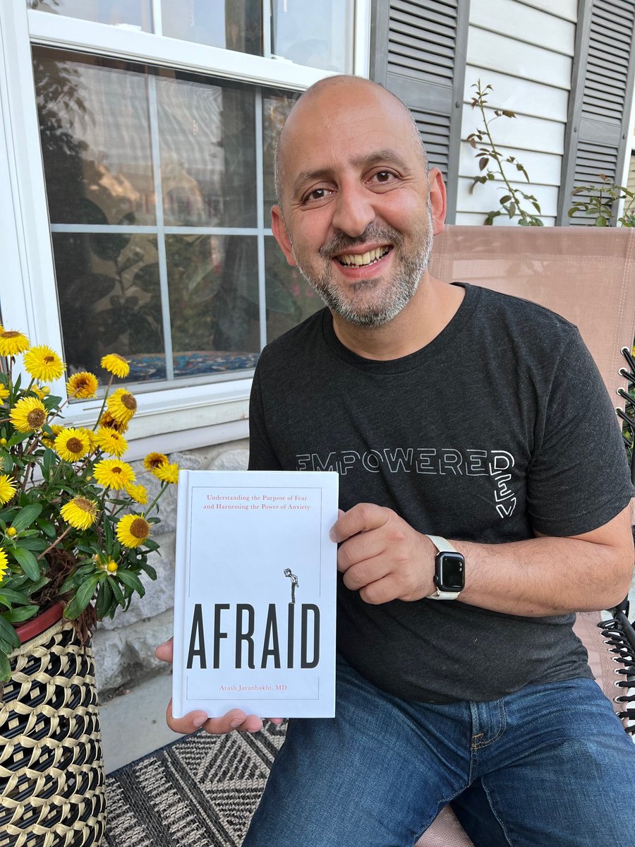 arjavanbakht's tweet image. My book “AFRAID” just came out. It is on many aspects of fear and anxiety, covering evolution, brain and body, why we love to be scared, fear and bravery, meaning, creativity, diseases of fear and trauma and their cutting-edge treatments, and politics of fear and media. 1/