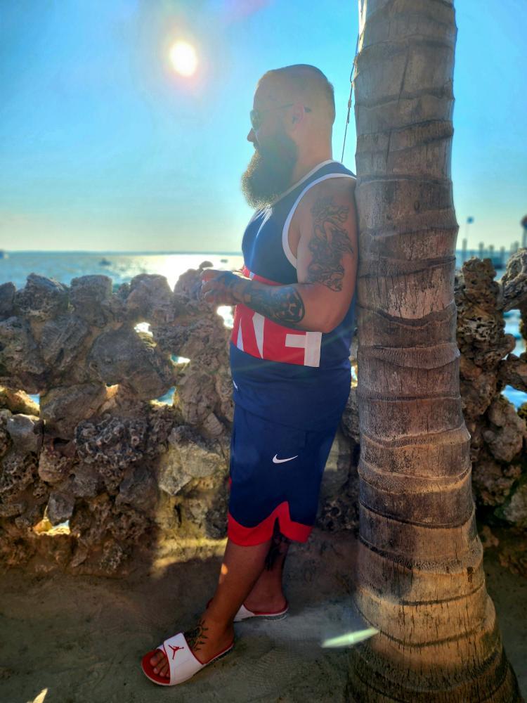 TVirus184's tweet photo. #dilf #sunset #dadbod https://t.co/eNlJP0hh6P
