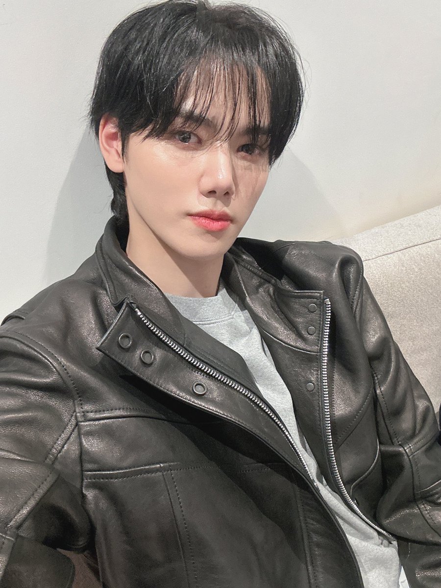 CRAVITY_twt's tweet photo. 잘자여 모두들🥰
#민희 https://t.co/1FolUHdfZv
