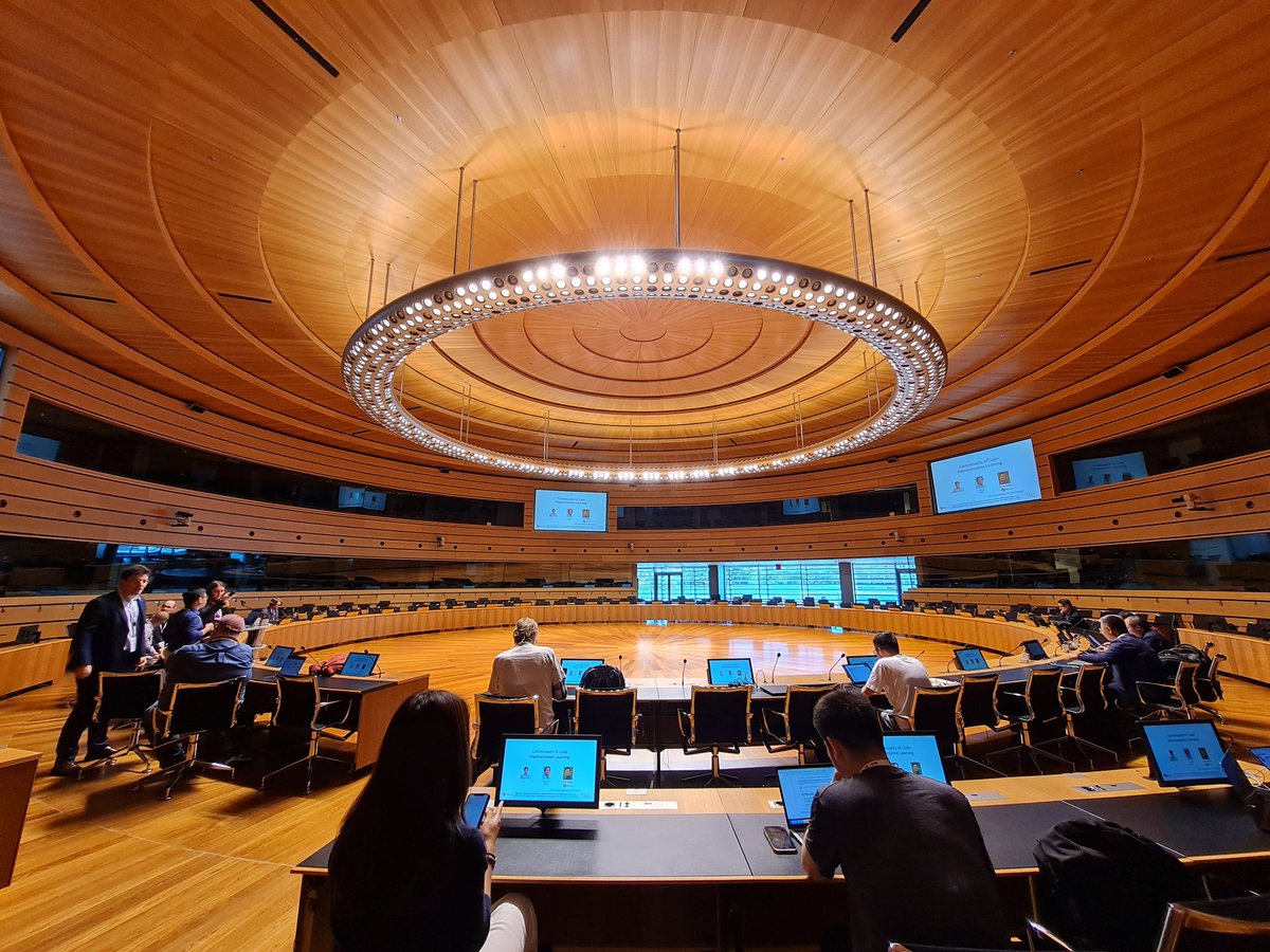 Simon Schneider tweet media