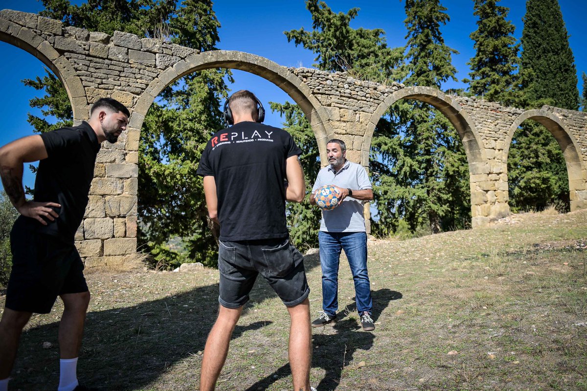 la_frontal's tweet photo. 🎥 📸 El pròxim dilluns… 

😎 𝐄𝐬𝐭𝐫𝐞𝐧𝐞𝐦 𝐭𝐞𝐦𝐩𝐨𝐫𝐚𝐝𝐚 𝐚 𝐋𝐚 𝐅𝐫𝐨𝐧𝐭𝐚𝐥

👋🏻 Amb un capítol 𝒎𝒐𝒍𝒕 especial

😁 Esteu avisats ✌🏻 

#FCFTV #futbolcat https://t.co/ND0W2eaPuZ