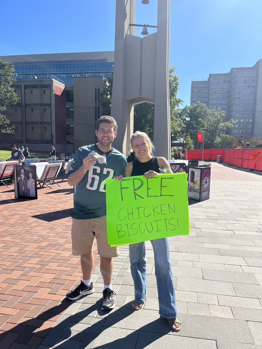 sendrelief's tweet photo. Redemption City Church has a mission to reach Philadelphia's universities with the gospel! 🙌

#ServePhilly volunteers are coming alongside the church to hand out food &amp; pursue spiritual conversations around Temple University &amp; the University of Pennsylvania's campuses. https://t.co/3oQx1k9kyi