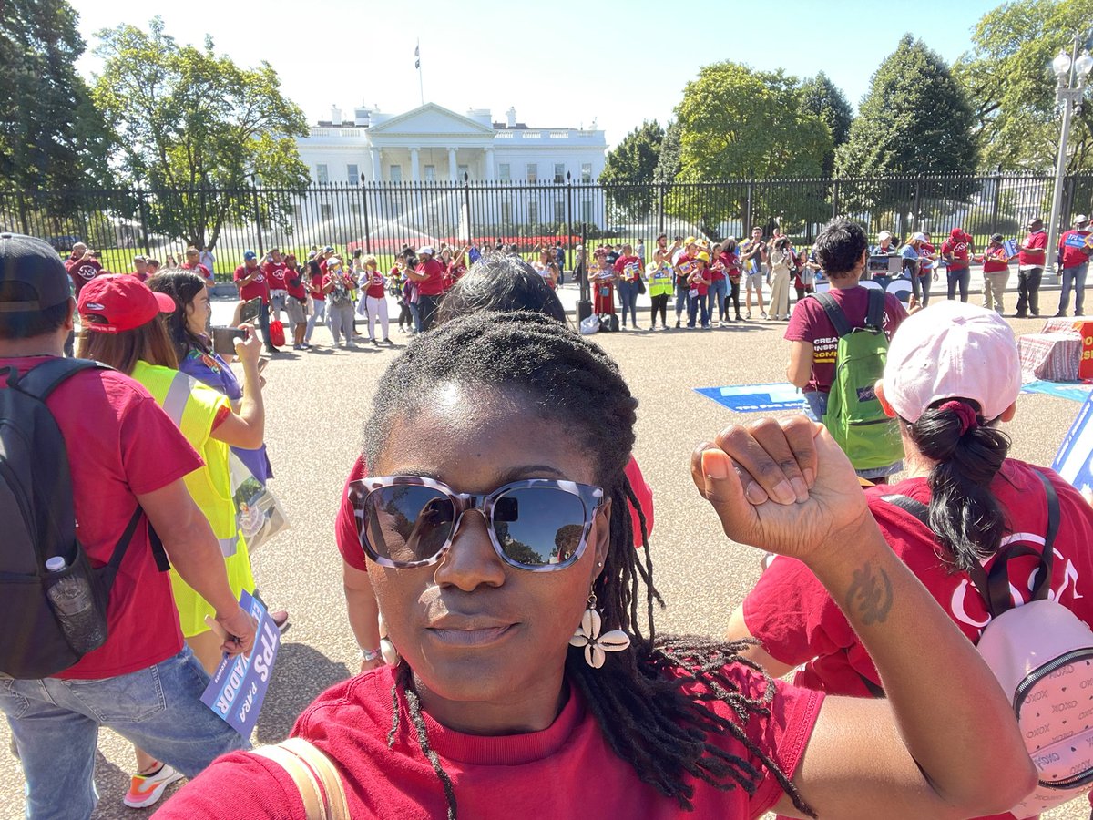 ghanameri_esq's tweet photo. At the White House today with @CASAforall demanding #TPSjustice from @POTUS! https://t.co/iIT9L67yj8