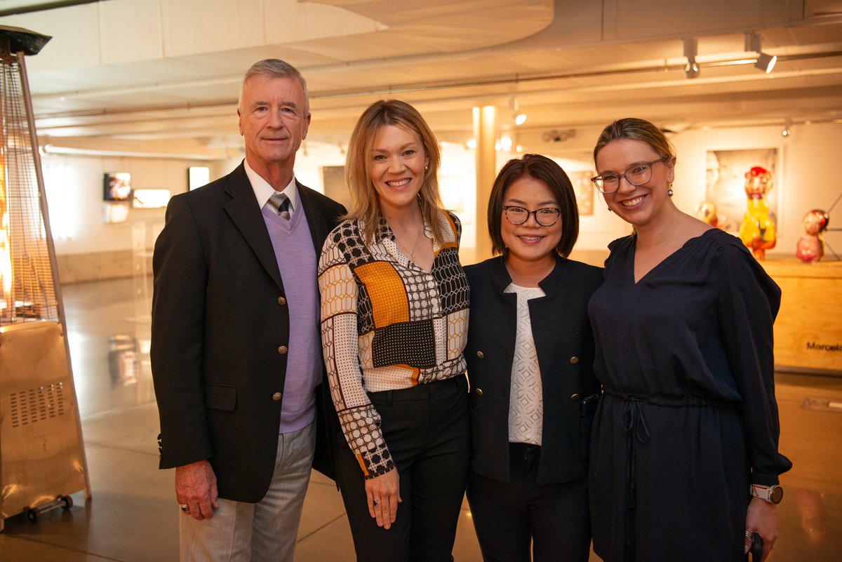 giantmagellan's tweet photo. Celebrating the intersection of art and astronomy in Chile, scientists from the Giant Magellan Telescope and artist @jeffkoons hosted a unique dining experience at @galeriapready this month. We were pleased to have @USAmbCL Bernadette Meehan attend the event.