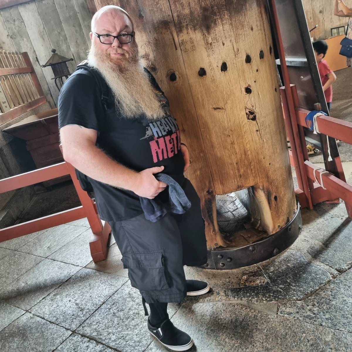 DerBlitz's tweet image. wurde in #Nara von "wilden" Tieren angefallen, hat (nur) gehört, wie der Reiskuchen namens Mochi "verprügelt" wurde uuund &amp;lt;tieflufthol&amp;gt; konnte keine Erleuchtung fürs nächste Leben erlangen, weil er nicht durch das Nasenloch eines Buddhas passte?! 🤷‍♂️ #DerBlitzunterwegs #Japan