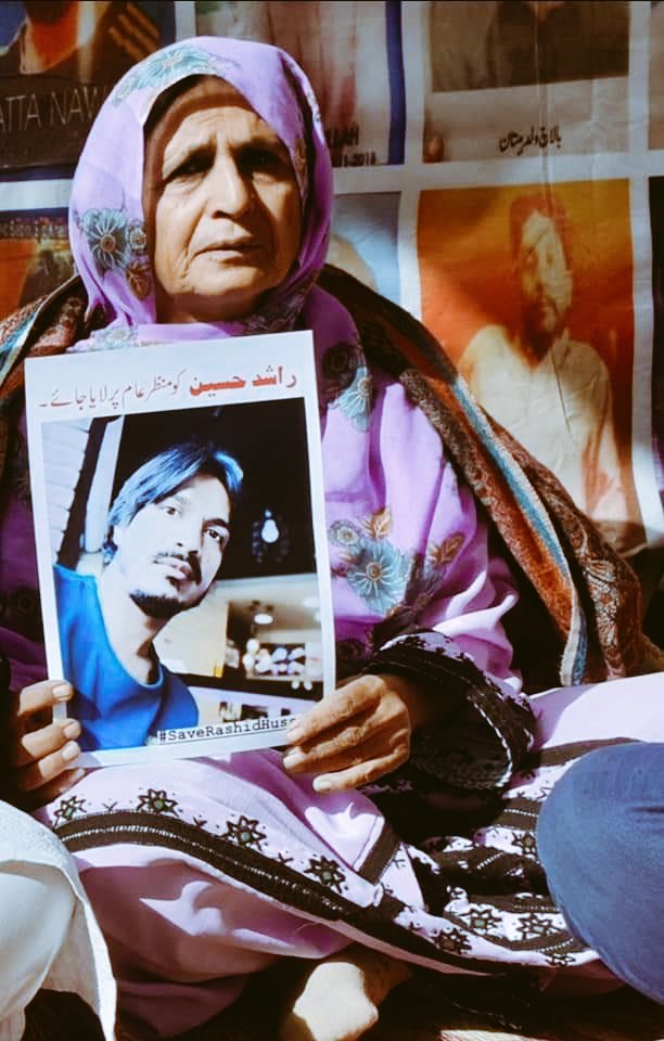 BalochLatif's tweet photo. انسانی حقوق کی تنظیمیں اور میڈیا کہاں ہے؟ اگر وجود رکھتے ہیں پھر بلوچستان میں جبری گمشدگیوں پر خاموش کیوں ہے، راشد حسین سمیت ہزاروں بلوچ لاپتہ ہیں، پھر وہ لاپتہ افراد کے خاندانوں کی آواز کیوں نہیں سنتے ہیں، اُن کے لئے آواز کیوں نہیں اُٹھاتے ہیں؟
#ReleaseRashidHussain
@asmashirazi https://t.co/zgeJPW0JjE