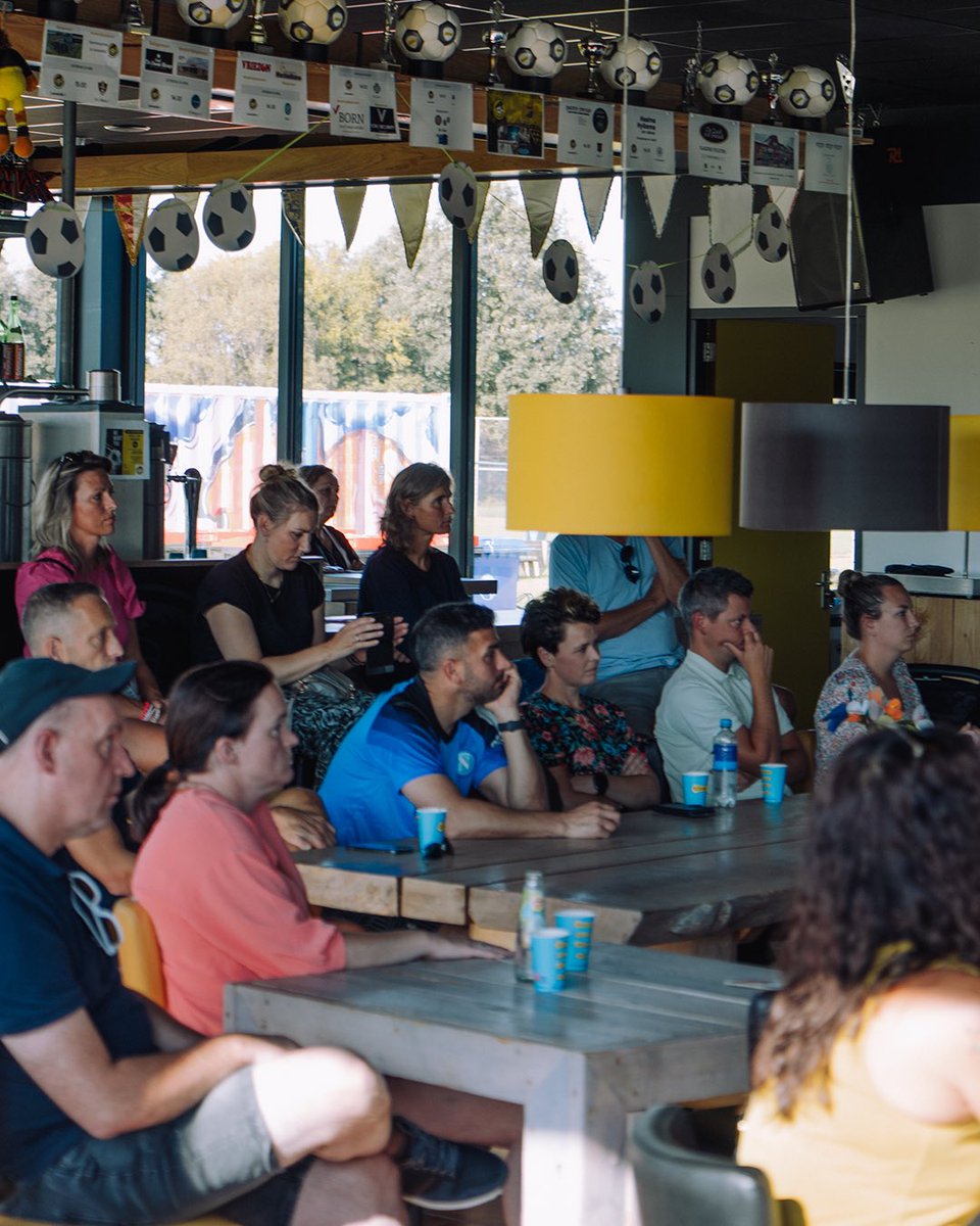 Vanmiddag was de ouderbijeenkomst van de 𝐕𝐨𝐞𝐭𝐛𝐚𝐥𝐬𝐜𝐡𝐨𝐨𝐥! ⚽️🏫

Met ondere andere presentaties van 𝐅𝐞𝐝𝐫𝐢𝐤 𝐇𝐨𝐮𝐭𝐬𝐭𝐫𝐚, 𝐇𝐚𝐥𝐛𝐞 𝐄𝐥𝐬𝐞𝐧𝐠𝐚 &amp; 𝐑𝐞𝐧𝐞 𝐏𝐚𝐚𝐮𝐰 💛💙

#CambuurJeugdKomtEraan