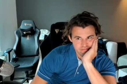 c5piyonu's tweet photo. MAGNUS CARLSEN NEPO'YU 11 FARKLA YENDİ!
Merakla beklediğimiz maçta Magnus Carlsen bullet tempoda ağırlığını epey koymasıyla farkı açtı ve Ian Nepomniachtchi'yi 20.5-9.5 mağlup etti. Böylelikle Nepo elenirken Carlsen yarı finalde Wesley So'nun rakibi oldu. https://t.co/BvajhcBGdu
