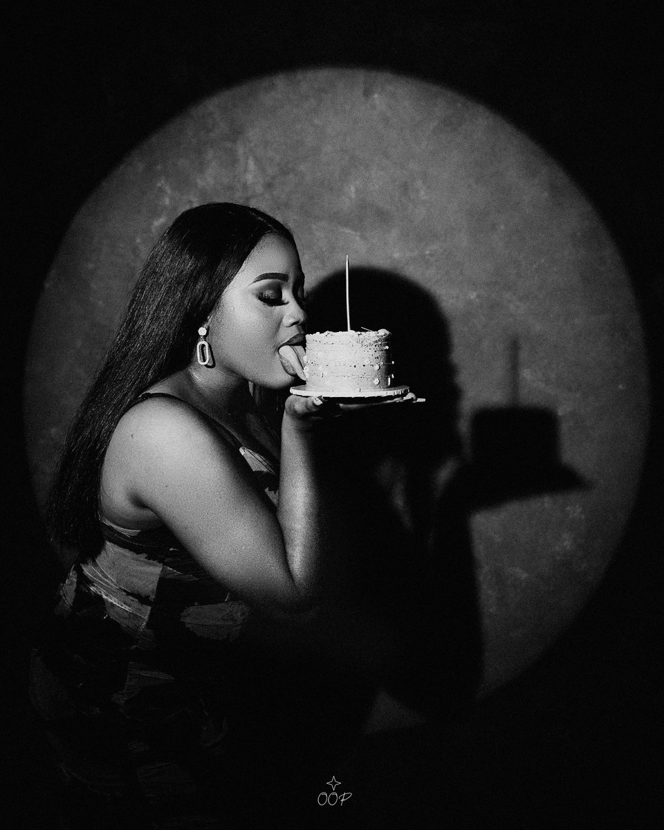ninu_ola's tweet photo. Make a wish🎂👸🏾 https://t.co/t9GjpqkelD