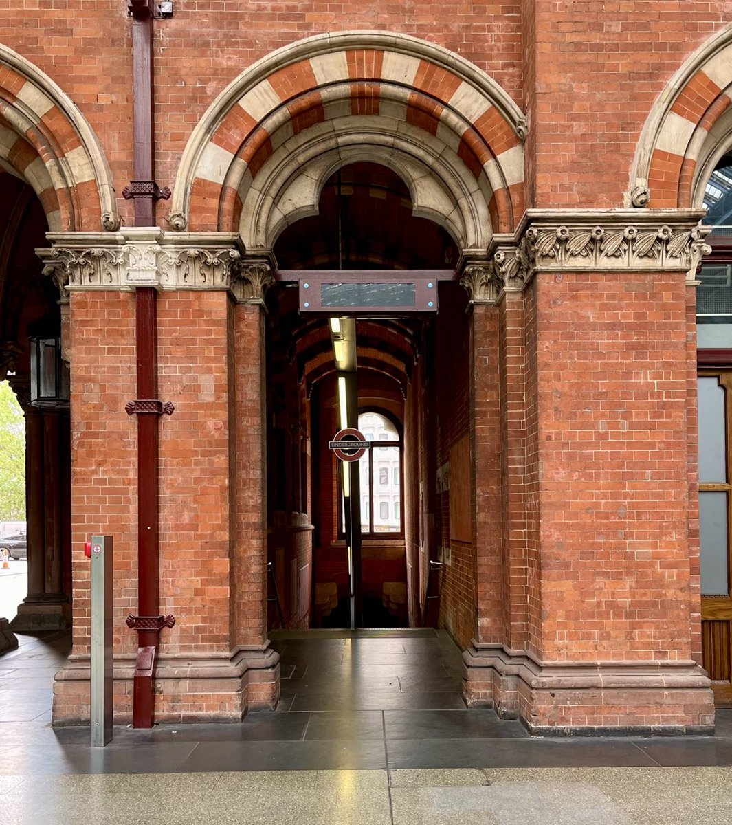 AcrylcAftrnoons's tweet image. Another Different Class artwork out-take: Russell Senior awaits the train at London St. Pancras station (1995 vs the same location in 2023). #nicesocks