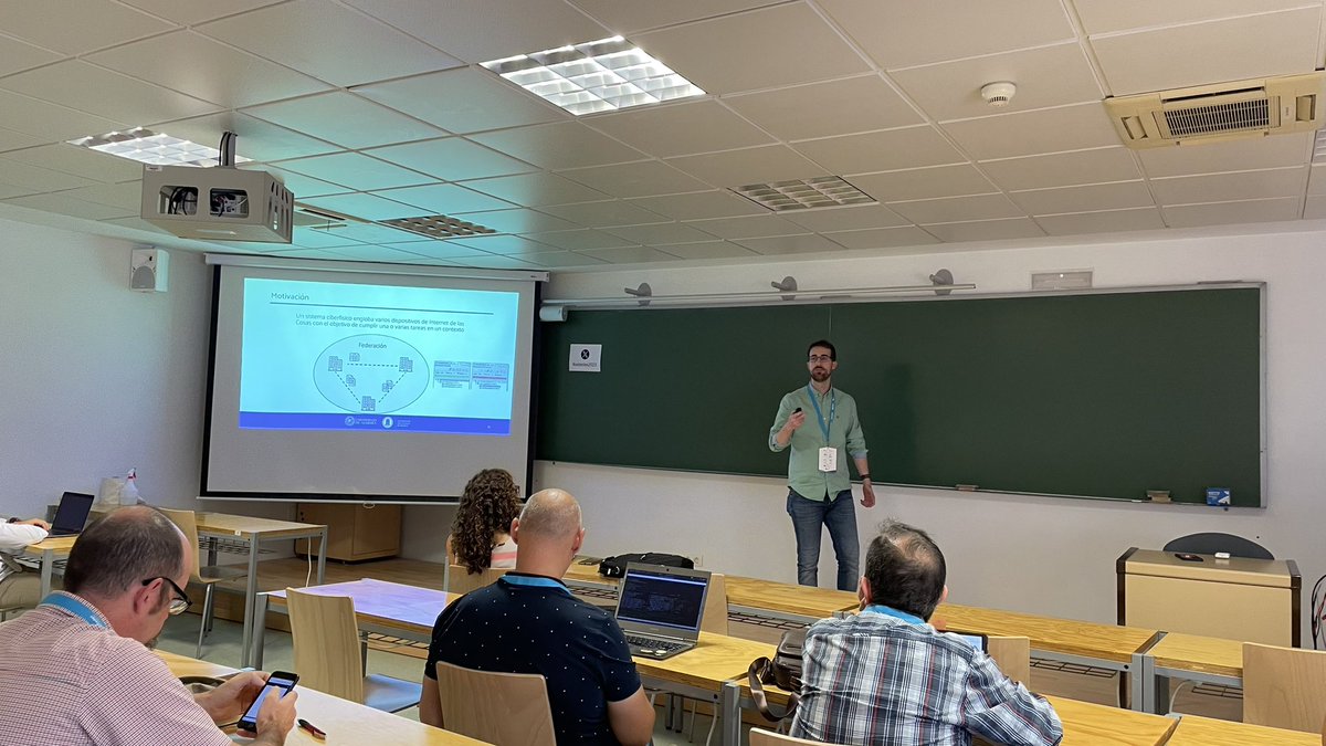 ACGTIC211's tweet image. Nuestro compañero @Jalberto10 del grupo @ACGTIC211 presentando su trabajo “Un modelo para federar servicios de descubrimiento de la WoT” en las @JornadaSistedes #sistedes2023