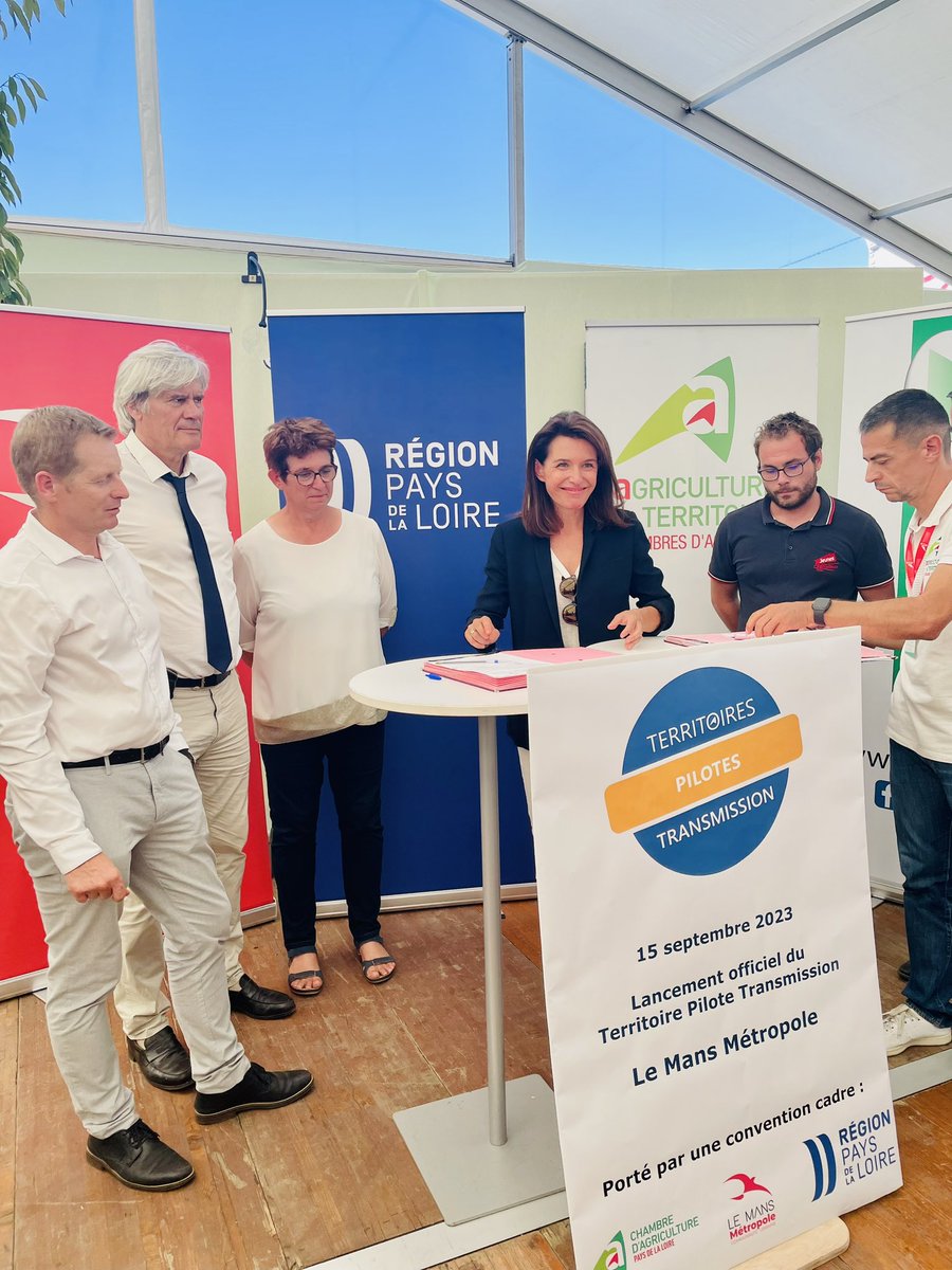 C_MORANCAIS's tweet photo. Inauguration de la Foire Agricole du Mans, la plus grande foire après le salon de l'Agriculture ! L’occasion de réaffirmer le soutien de la Région à tous nos agriculteurs. https://t.co/h8hLbh8lwA