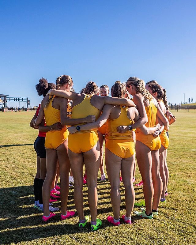 NCAATrackField's tweet photo. Vibes are high 🤩🤩

#NCAAXC x 📸 @MizzouTFXC https://t.co/PX8uFvWBpA