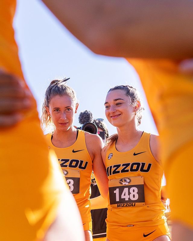NCAATrackField's tweet photo. Vibes are high 🤩🤩

#NCAAXC x 📸 @MizzouTFXC https://t.co/PX8uFvWBpA