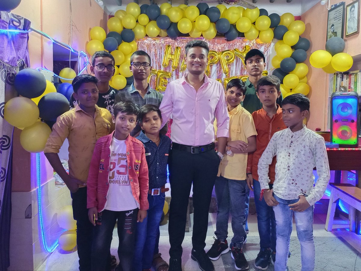 rivetingcommerc's tweet photo. Thank you #Rivetians ❤️
#teachersday #2023 #rivetingclasses #rahulnaya_k https://t.co/Is81oSJ753