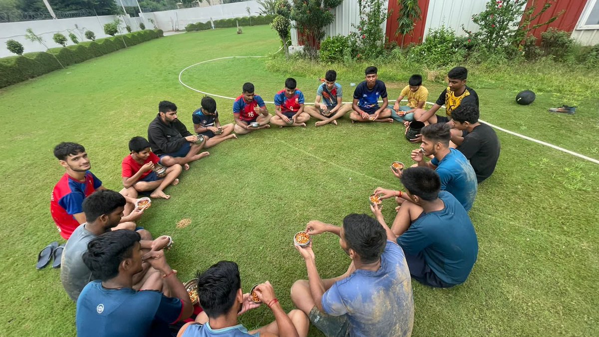 DsoGurugram's tweet photo. #पोषण_माह | जिला में जारी पोषण माह अभियान के तहत जिला खेल विभाग द्वारा चलायी जा रही खेल नर्सरी के खिलाड़ियों को पौष्टिक आहार के बारे में जागरूक किया @cmohry @DC_Gurugram @dsya_haryana @ipspankajnain @vineshmalhan #fitnees #healthylifestyle https://t.co/v2ugPfwYMG